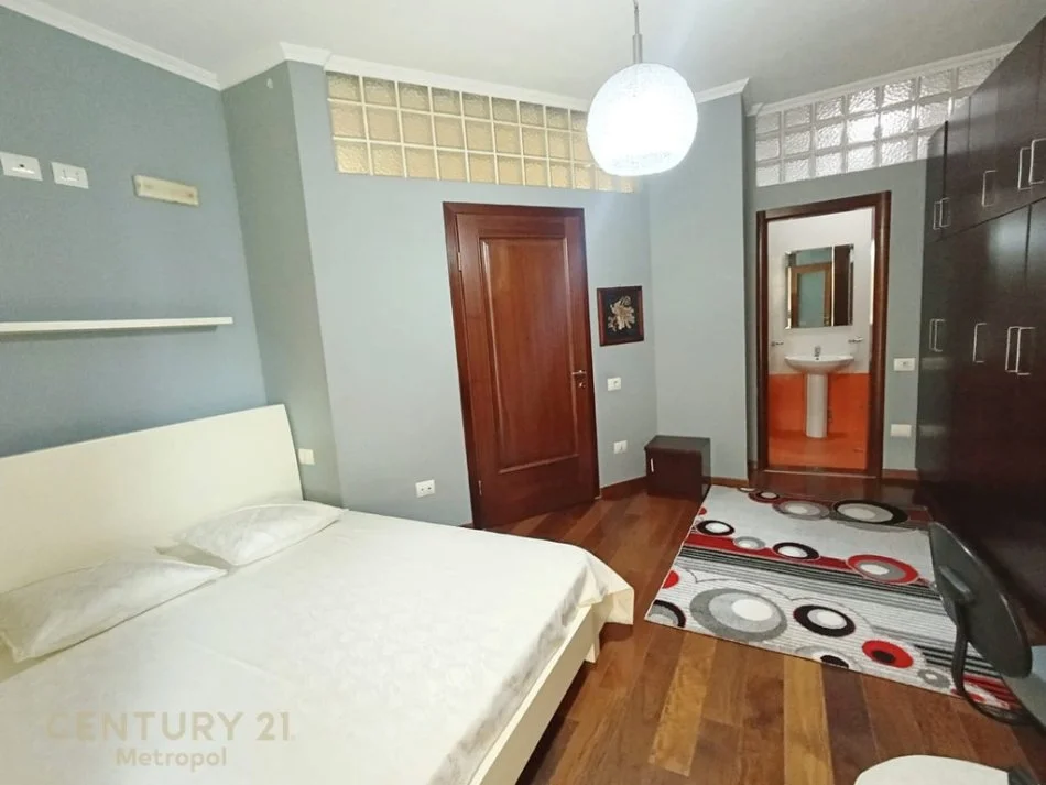Tirane, jap me qera apartament 3+1+Ballkon , 163 m² 700 € (Kodra e Diellit)
