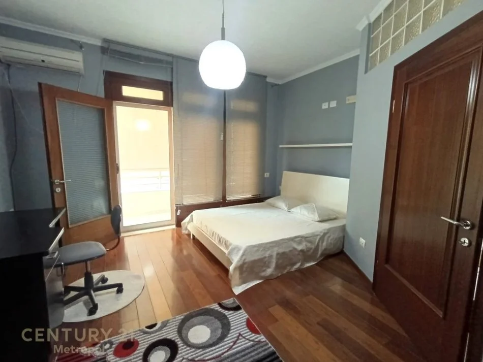 Tirane, jap me qera apartament 3+1+Ballkon , 163 m² 700 € (Kodra e Diellit)