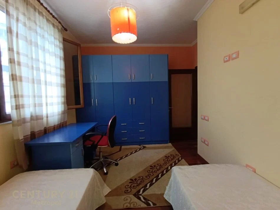 Tirane, jap me qera apartament 3+1+Ballkon , 163 m² 700 € (Kodra e Diellit)