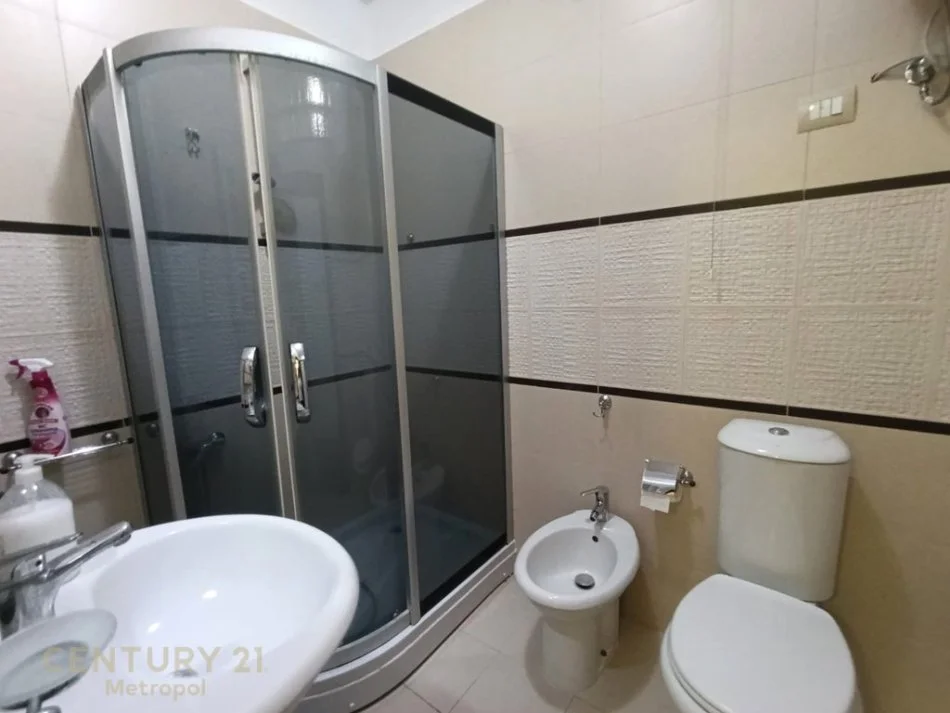 Tirane, jap me qera apartament 3+1+Ballkon , 163 m² 700 € (Kodra e Diellit)