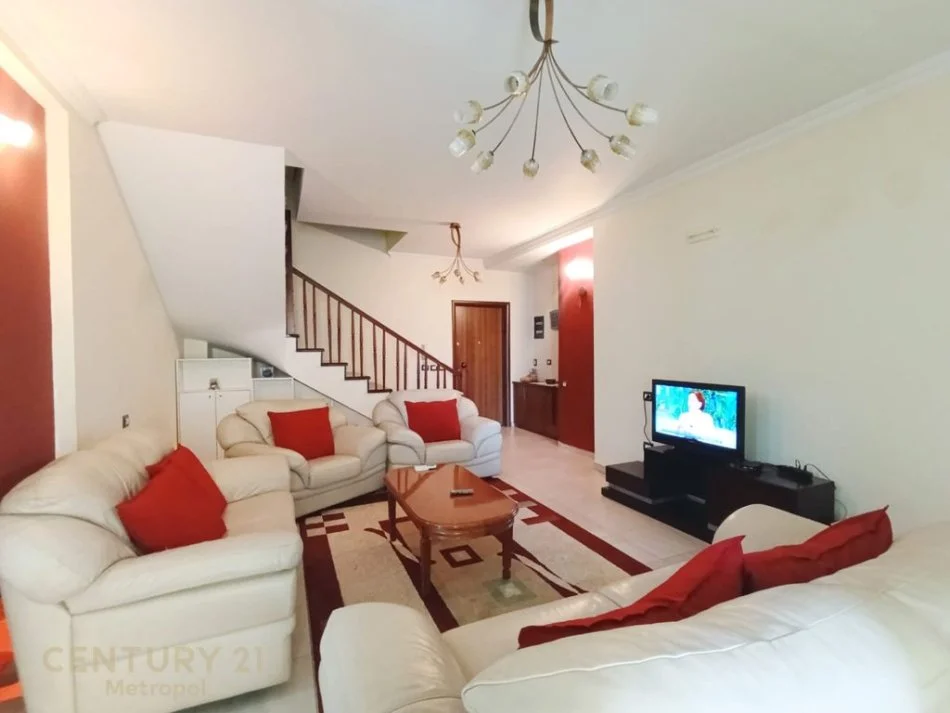 Tirane, jap me qera apartament 3+1+Ballkon , 163 m² 700 € (Kodra e Diellit)