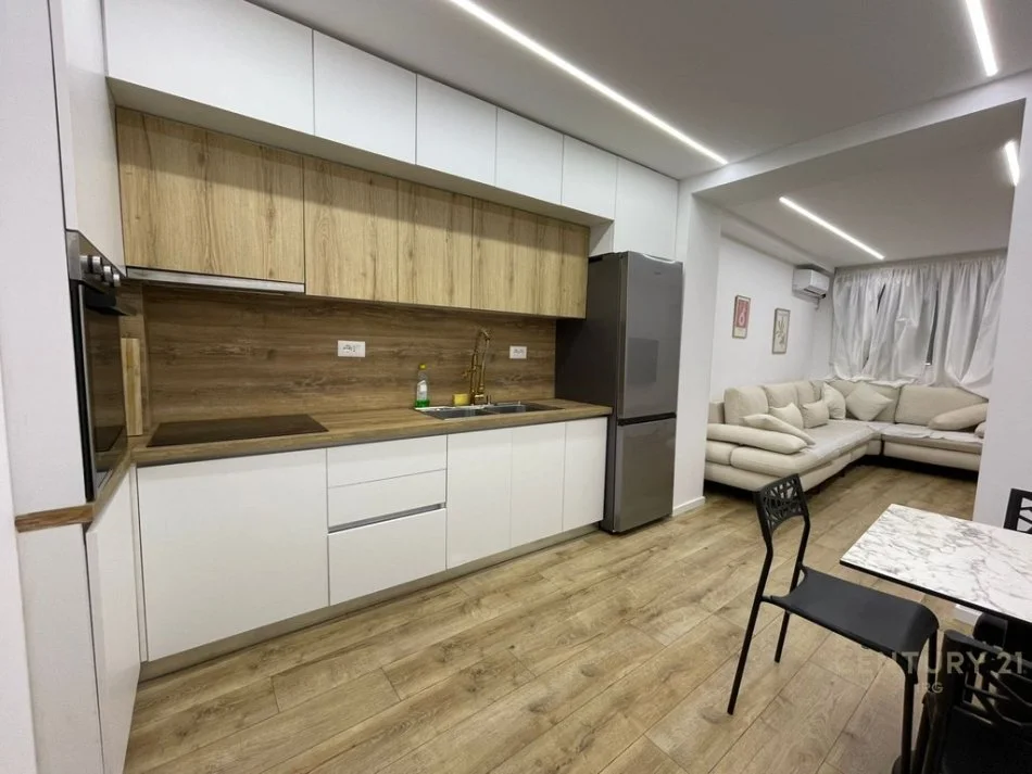 Tirane, jepet me qera apartament 1+1 Kati 1, 63 m² 650 € 