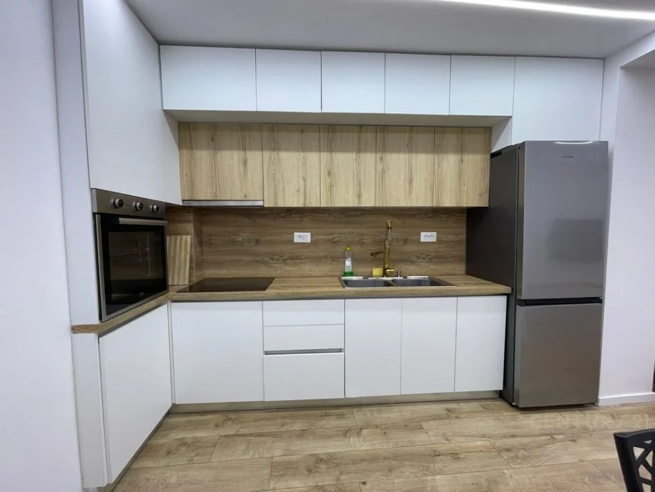 Tirane, jepet me qera apartament 1+1 Kati 1, 63 m² 650 € 