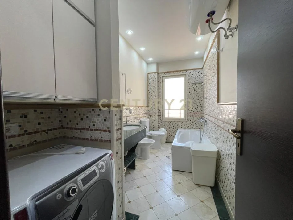 Tirane, jepet me qera apartament 2+1+Aneks+Ballkon Kati 2, 112 m² 650 € (Neom117074)