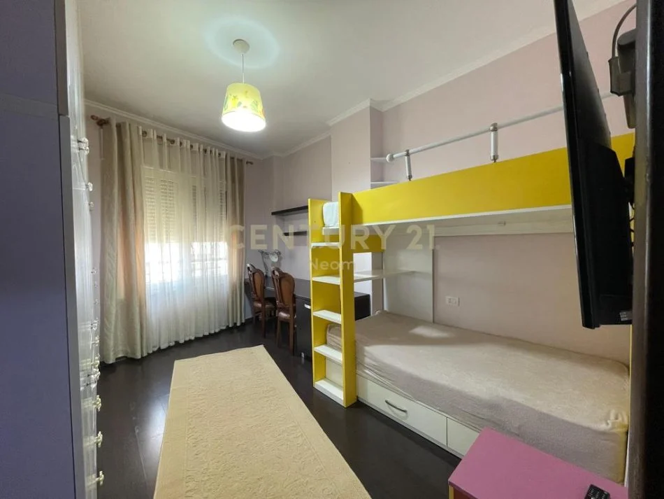 Tirane, jepet me qera apartament 2+1+Aneks+Ballkon Kati 2, 112 m² 650 € (Neom117074)