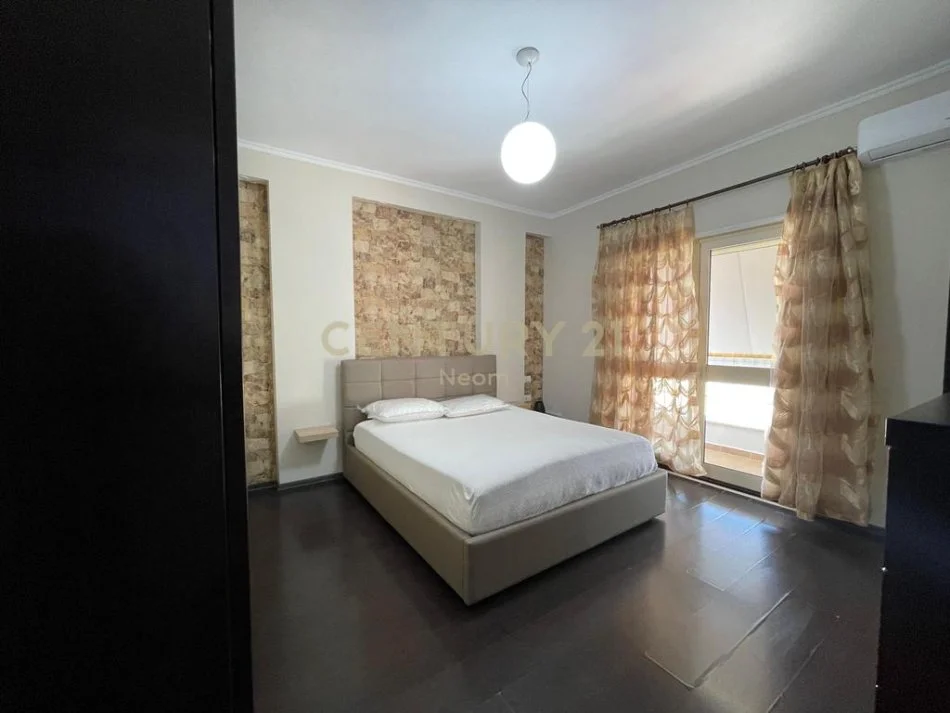 Tirane, jepet me qera apartament 2+1+Aneks+Ballkon Kati 2, 112 m² 650 € (Neom117074)
