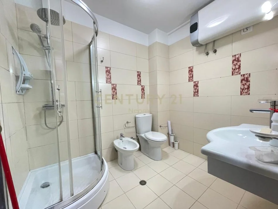 Tirane, jap me qera apartament 2+1 , 112 m² 650 € (Kopshti Botanik Zoologjik)