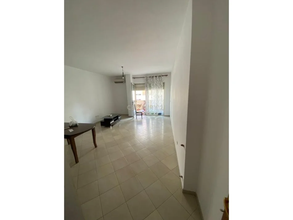 Tirane, jap me qera apartament 2+1 , 108 m² 550 € (Komuna e Parisit)