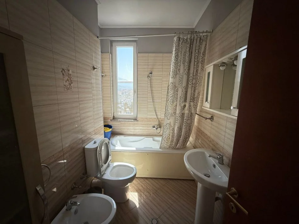 Tirane, shitet apartament 2+1 Kati 6, 111 m² 200.000 € 