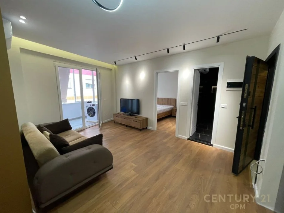 Tirane, jap me qera apartament 1+1 , 50 m² 550 € (Kopshti Botanik Zoologjik)