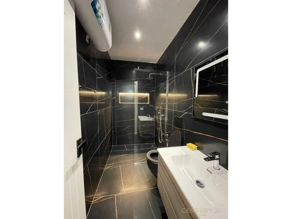 Tirane, jap me qera apartament 1+1 , 50 m² 550 € (Kopshti Botanik Zoologjik)