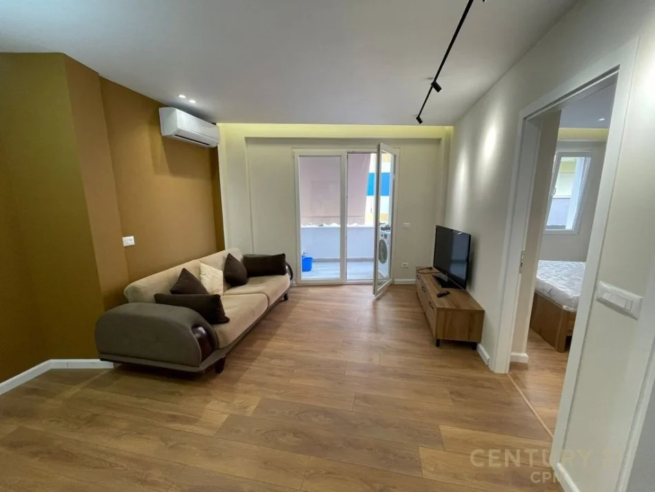 Tirane, jap me qera apartament 1+1 , 50 m² 550 € (Kopshti Botanik Zoologjik)