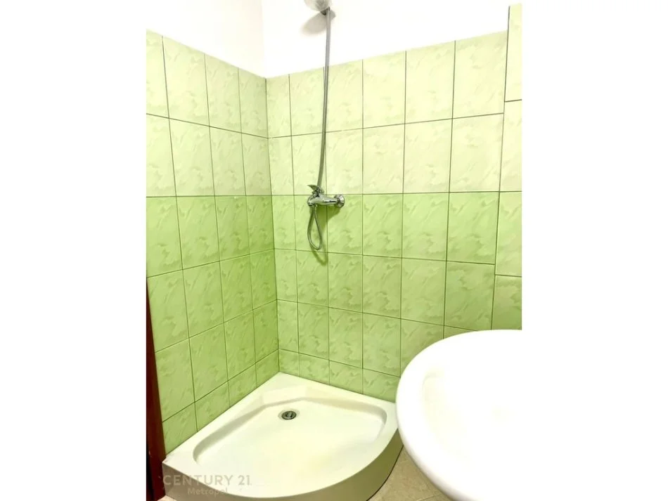 Tirane, jap me qera garsonier , 43 m² 500 € (KOMUNA E PARISIT)