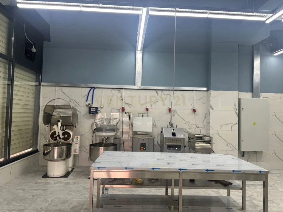 Tirane, jepet me qera ambjent biznesi Kati 0, 148 m² 1.500 € (Neom116765)