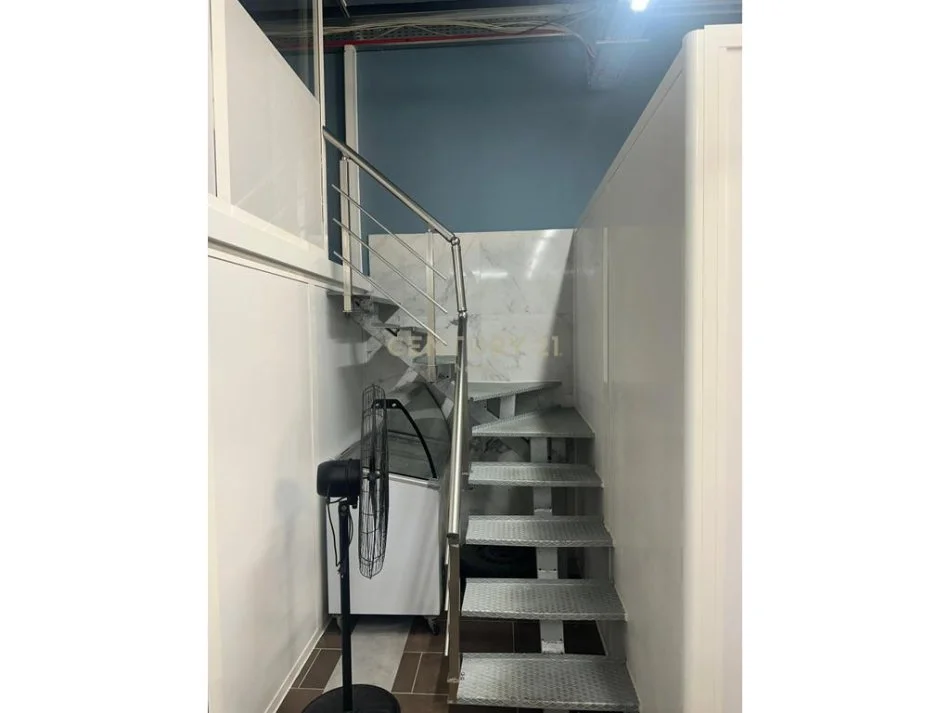 Tirane, jepet me qera ambjent biznesi Kati 0, 148 m² 1.500 € (Neom116765)