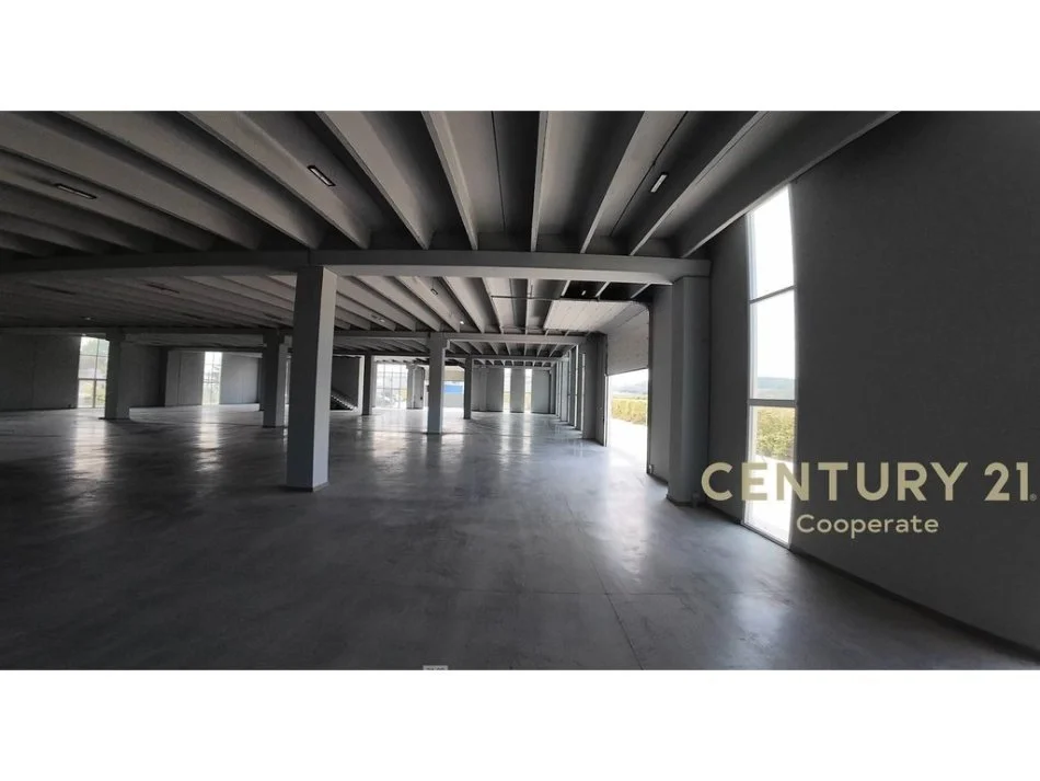 Tirane, jap me qera Kapanon & Zyra , 5.200 m² 34.000 € (Kashar)