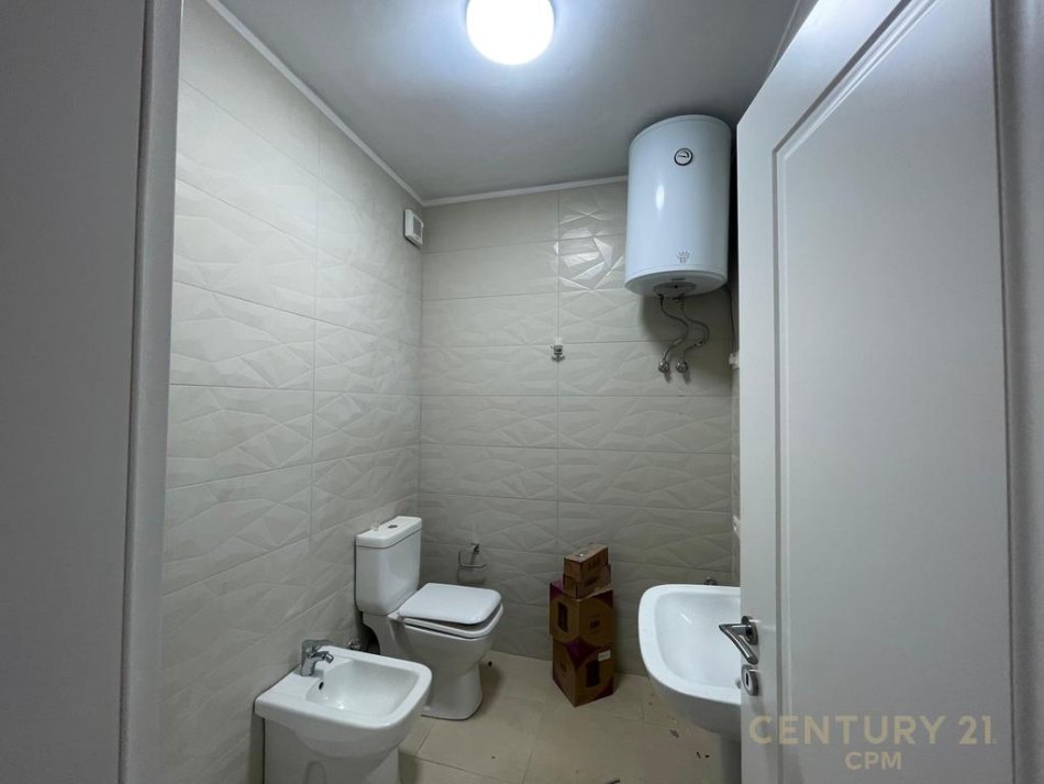 Shqiperi, jepet me qera ambjent biznesi Kati 2, 120 m² 1.200 € (21)