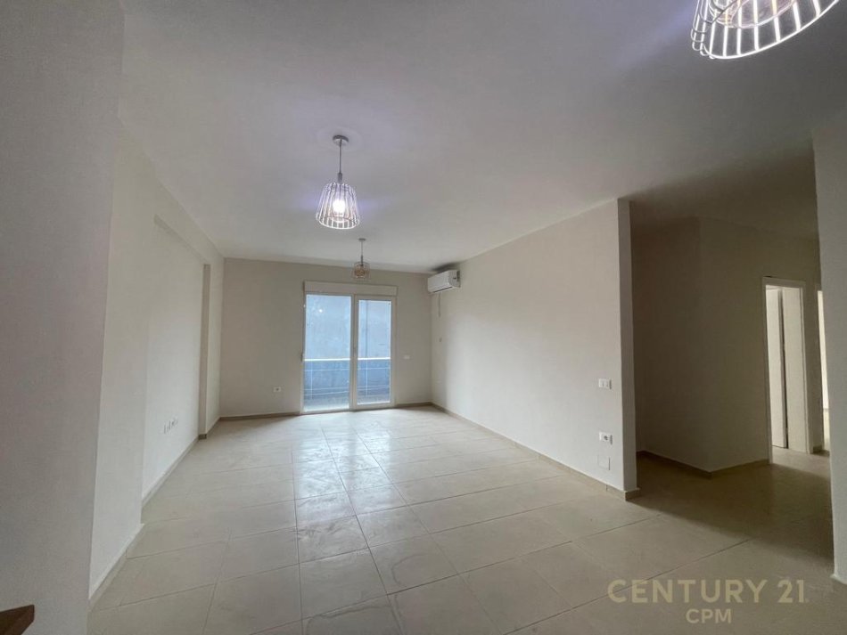 Shqiperi, jepet me qera ambjent biznesi Kati 2, 120 m² 1.200 € (21)