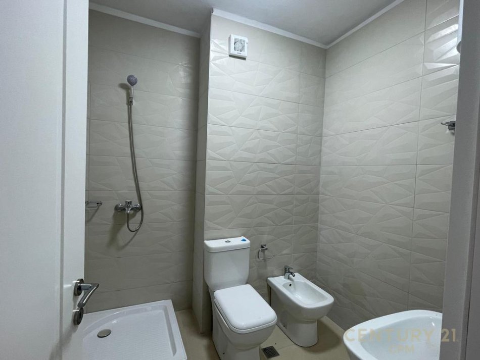 Shqiperi, jepet me qera ambjent biznesi Kati 2, 120 m² 1.200 € (21)