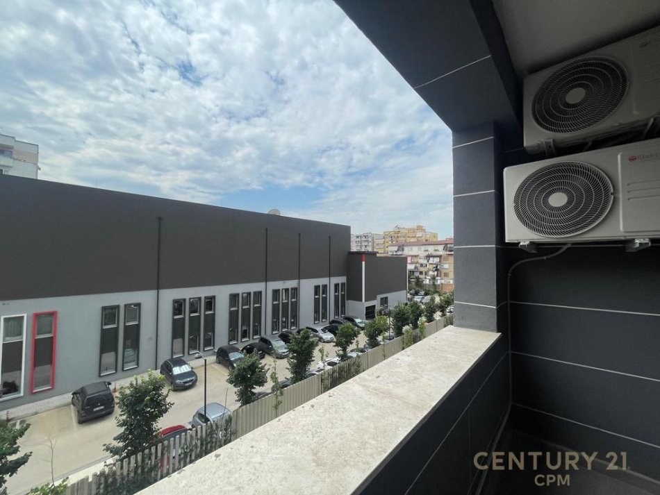 Shqiperi, jepet me qera ambjent biznesi Kati 2, 120 m² 1.200 € (21)