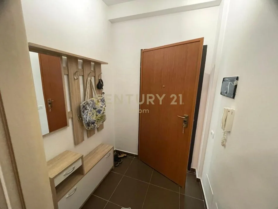 Tirane, jepet me qera apartament 2+1 Kati 2, 95 m² 650 € 