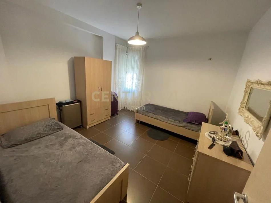 Tirane, jap me qera apartament 2+1+2+POST PARKIMI , 95 m² 600 € (LIQENI I THATE)
