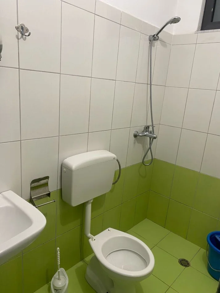 !Dhene!Durres, jepet me qera garsonier Kati 1, 60 m² 160 € (prane Kryqit te Kuq)