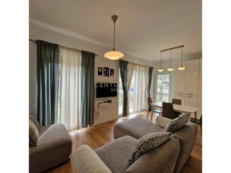 Tirane, jepet me qera apartament Kati 1, 122 m²,