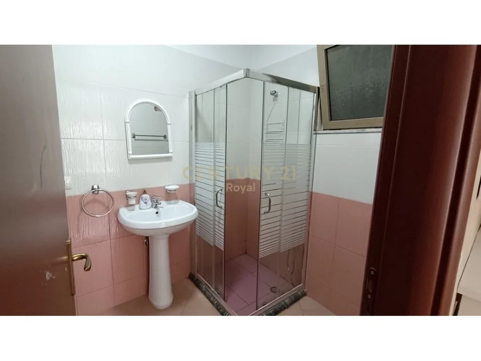 Tirane, shitet apartament 1+1 Kati 4, 62 m² 170.000 € (Rruga e Barrikadave)