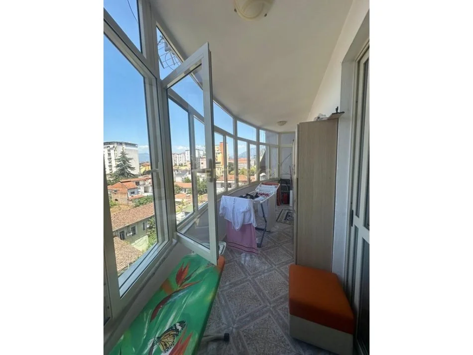 Tirane, jepet me qera apartament 1+1 Kati 5, 73 m² 600 € (RRUGA FORTUZI)