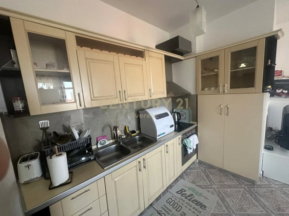 Tirane, jepet me qera apartament 1+1 Kati 5, 73 m² 600 € (RRUGA FORTUZI)