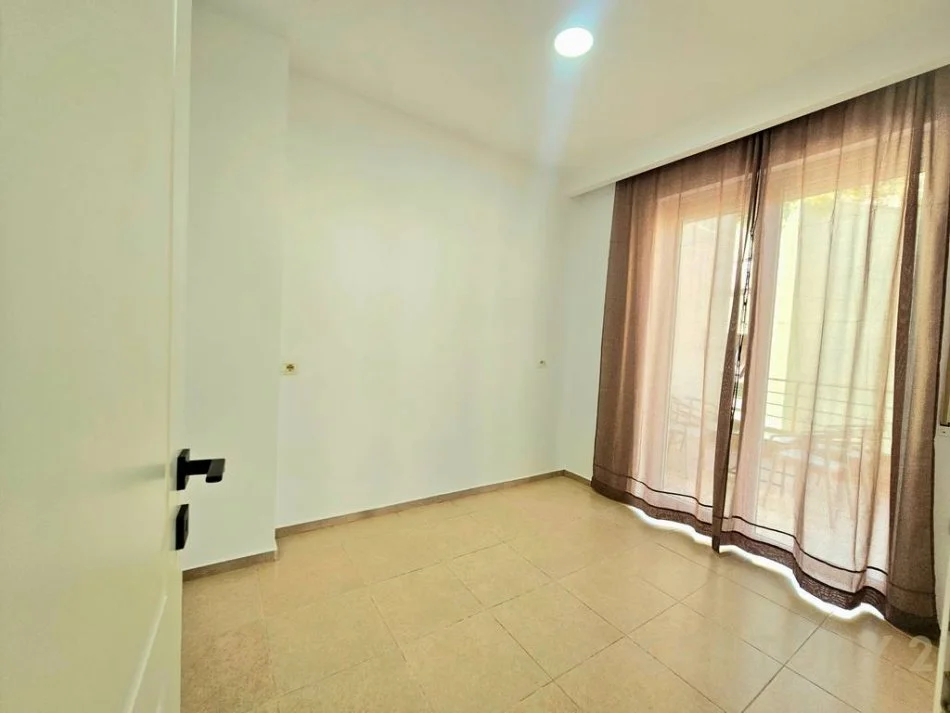 Tirane, jap me qera apartament 2+1+Ballkon , 100 m² 500 € (KOPSHTIT BOTANIK)