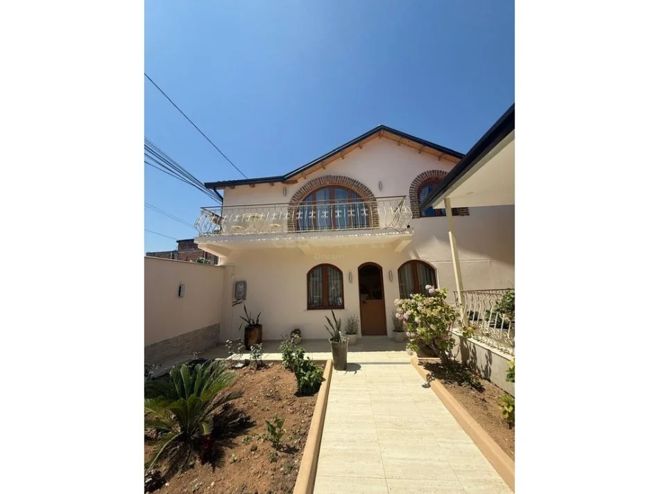 Tirane, jepet me qera shtepi Kati 2, 160 m² 1.900 € 