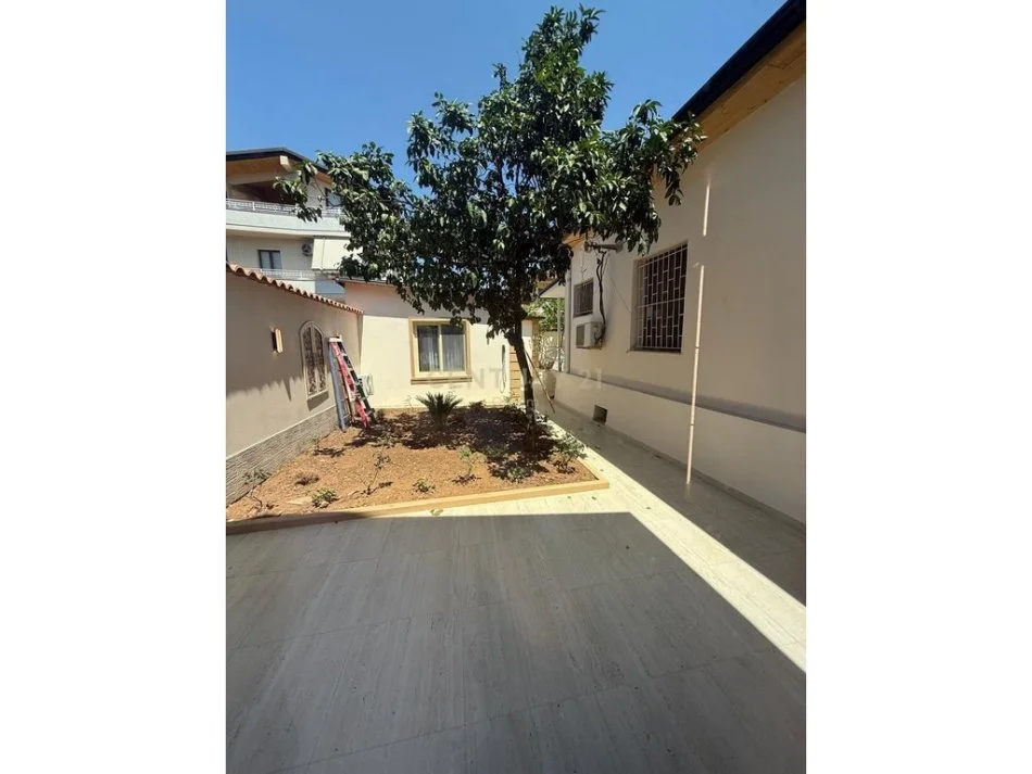 Tirane, jepet me qera shtepi Kati 2, 160 m² 1.900 € 