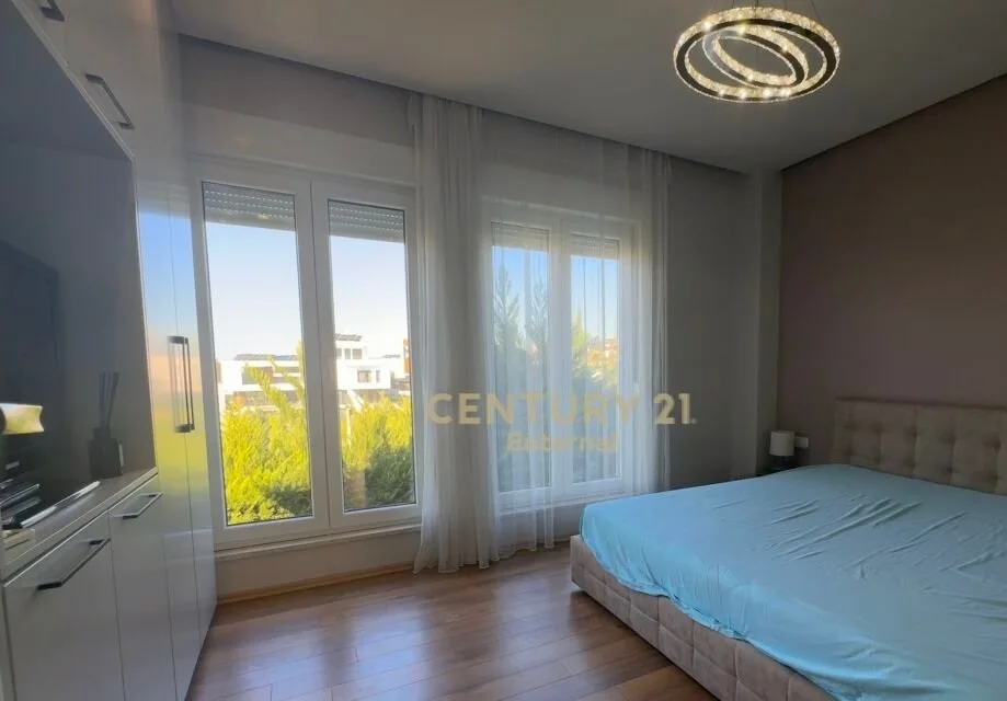 Tirane, jepet me qera Vile 4+1 Kati 3, 286 m² 3.000 € (TEG)