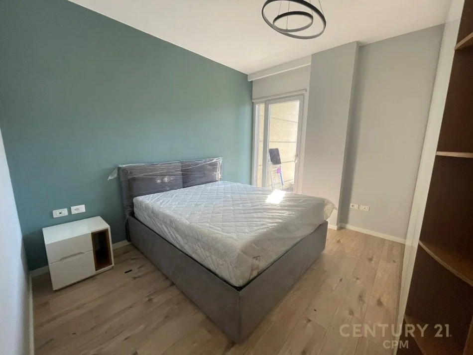 Tirane, jepet me qera apartament 1+1+POST PARKIMI+Ballkon , 62 m² 850 € (Komuna e parisit)