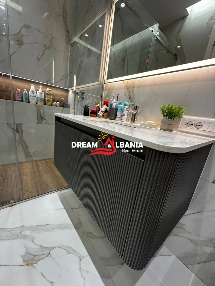 Tirane, shitet apartament 2+1 Kati 7, 112 m² 248.000 € (Xhamlliku)