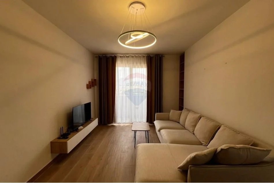 Tirane, jepet me qera apartament 1+1 Kati 3, 70 m² 550 € (golden park)