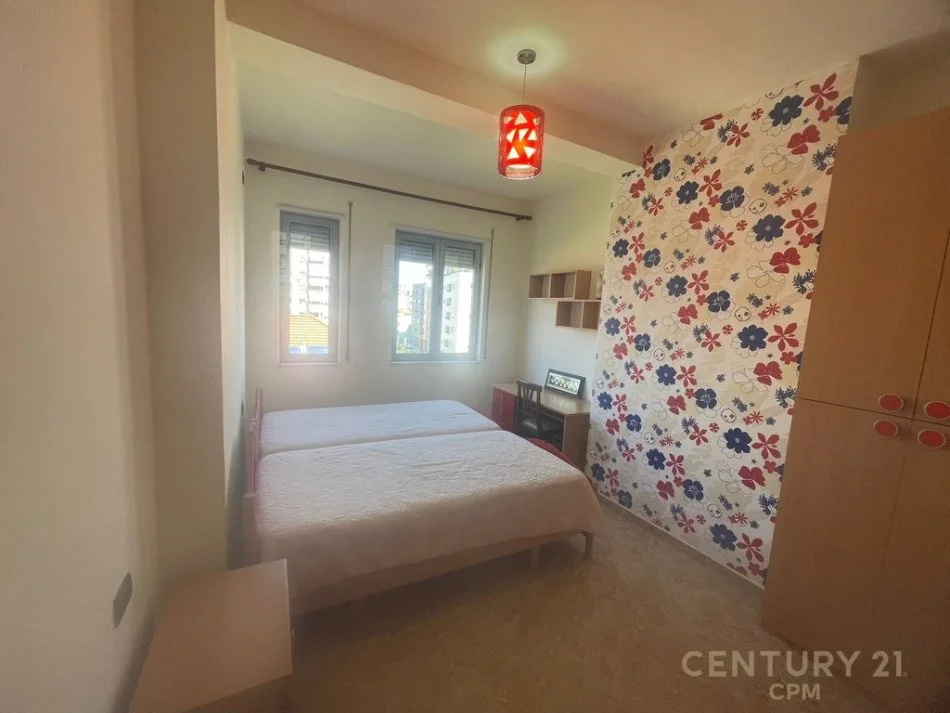 Tirane, jepet me qera apartament 1+1 Kati 4, 72 m² 750 € (Rruga Hoxha Tasim)