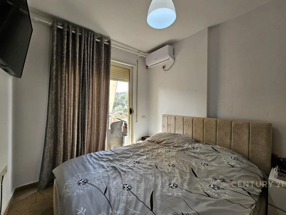 Tirane, jepet me qera apartament 1+1+Ballkon Kati 3, 40 m² 350 € (IRG117424)