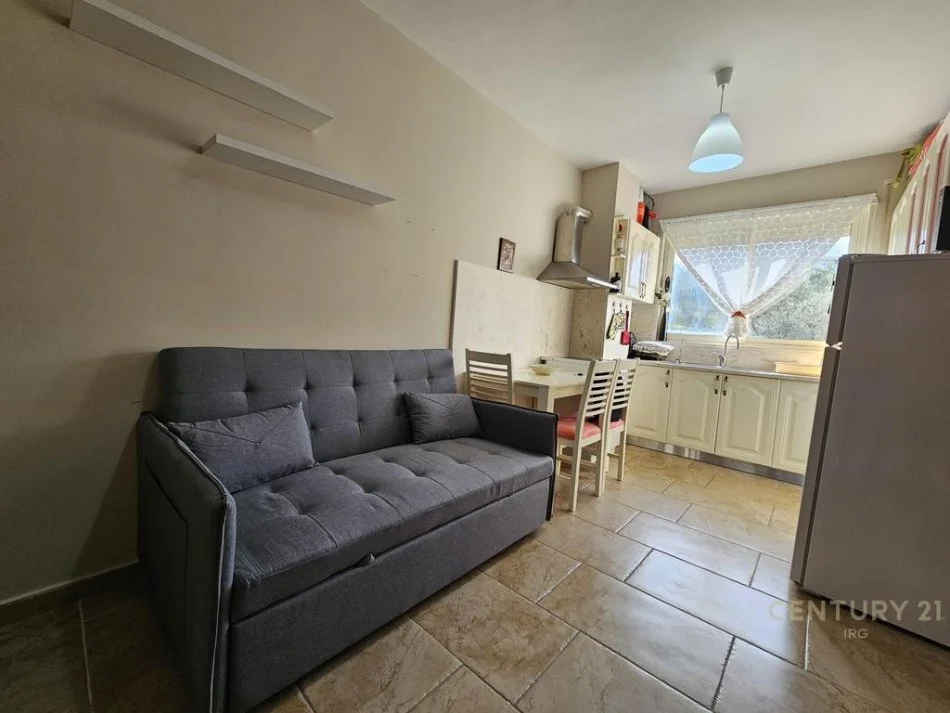 Tirane, jepet me qera apartament 1+1+Ballkon Kati 3, 40 m² 350 € (IRG117424)