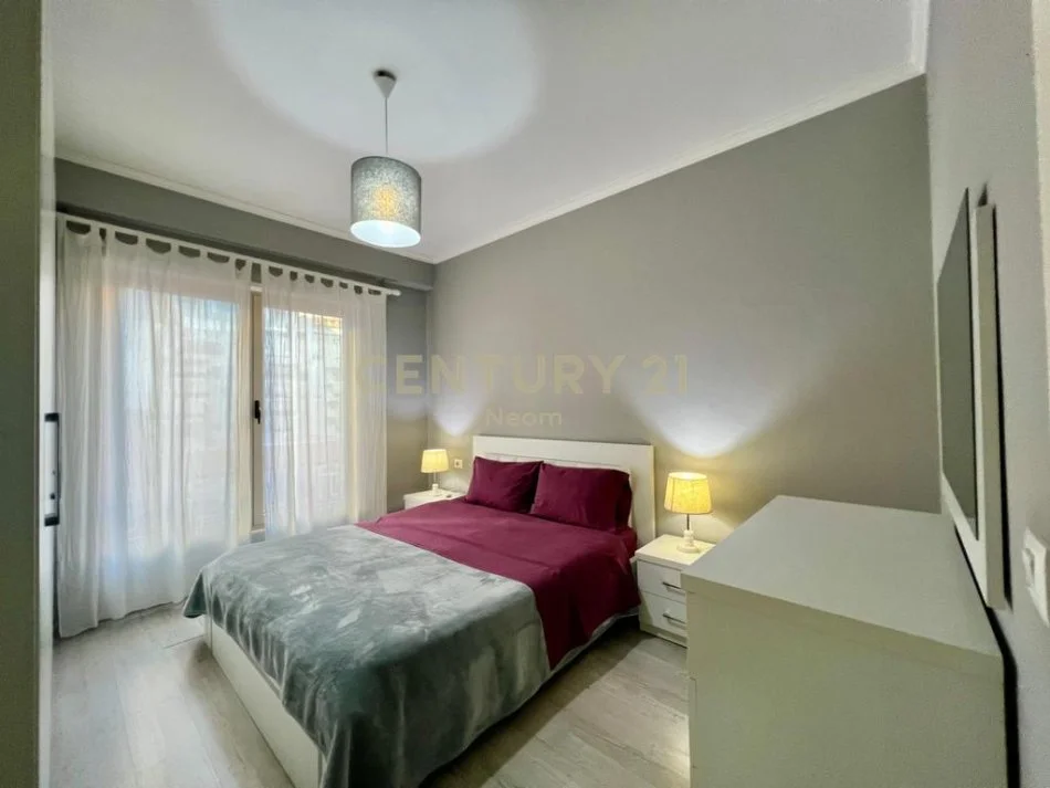Tirane, jepet me qera apartament 1+1+Aneks+Ballkon Kati 3, 75 m² 700 € (Neom117446)