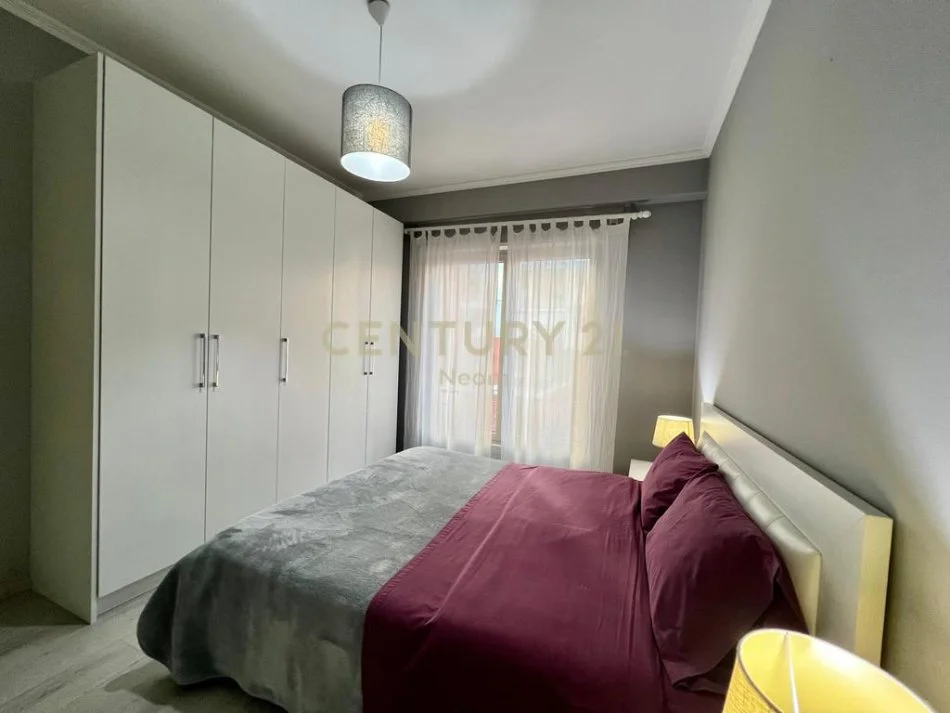 Tirane, jepet me qera apartament 1+1+Aneks+Ballkon Kati 3, 75 m² 700 € (Neom117446)
