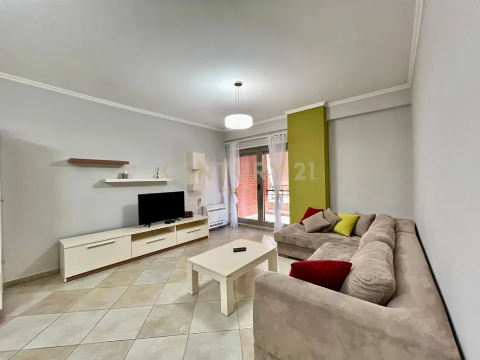 Tirane, jepet me qera apartament 1+1+Aneks+Ballkon Kati 3, 75 m² 700 € (Neom117446)