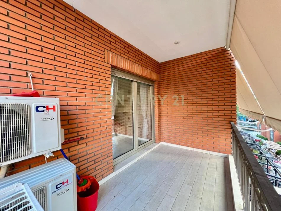 Tirane, jepet me qera apartament 1+1+Aneks+Ballkon Kati 3, 75 m² 700 € (Neom117446)