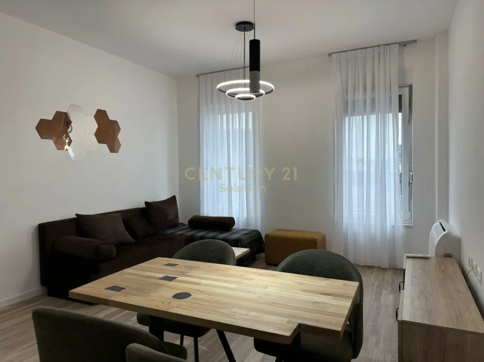 Tirane, jepet me qera apartament 2+1 Kati 9, 87 m² 800 € (Bulevardi i Ri)