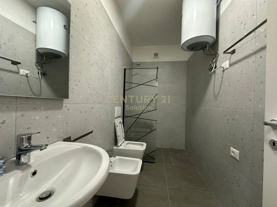 Tirane, jepet me qera apartament 2+1 Kati 9, 87 m² 800 € (Bulevardi i Ri)