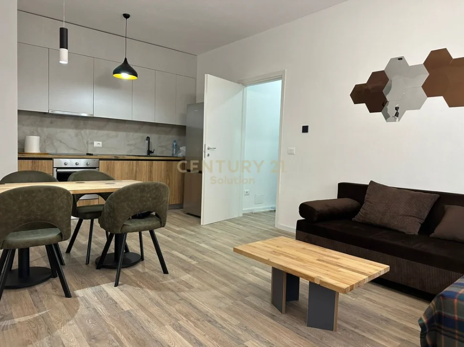 Tirane, jepet me qera apartament 2+1 Kati 9, 87 m² 800 € (Bulevardi i Ri)