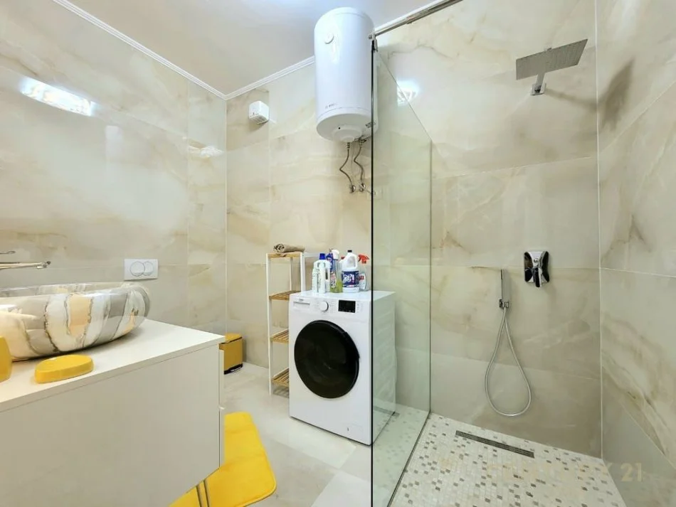 Tirane, jepet me qera apartament 2+1 Kati 5, 1.200 m² 1.200 € 