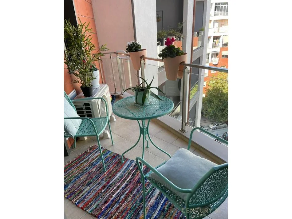 Tirane, jepet me qera apartament 2+1 Kati 5, 1.200 m² 1.200 € 